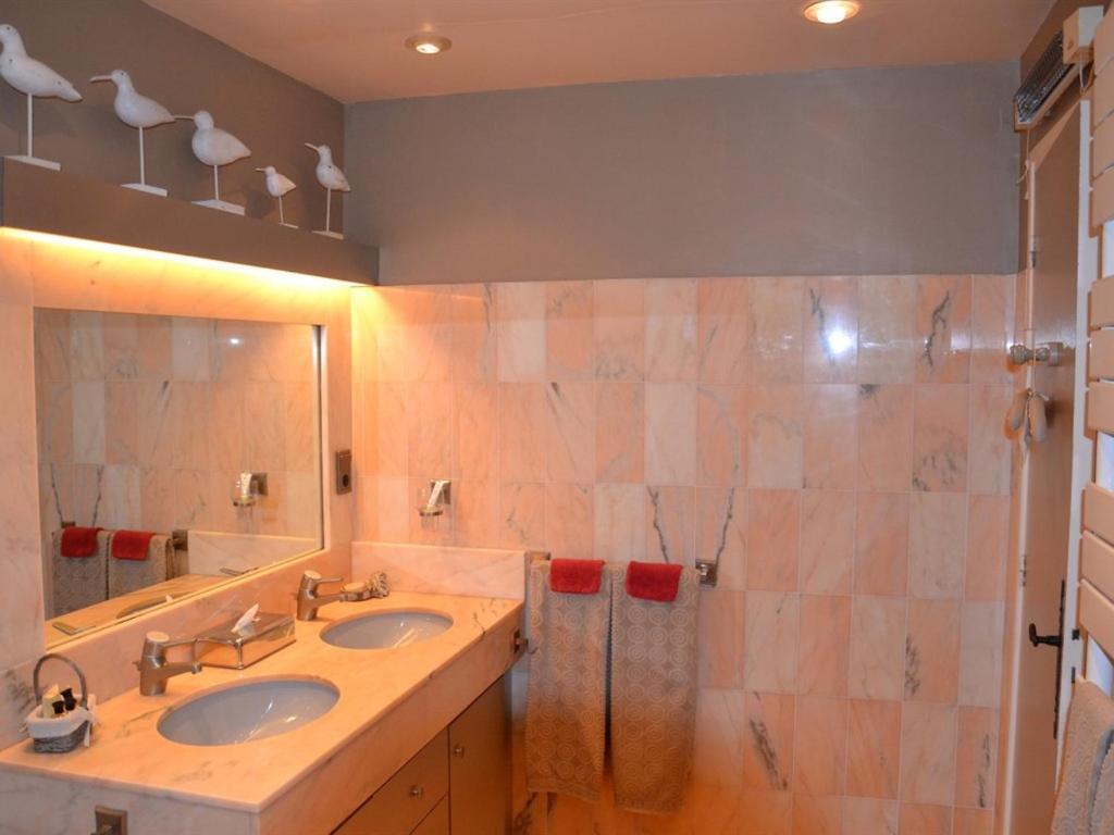 La Deviniere Hotel Donzere Bagian luar foto