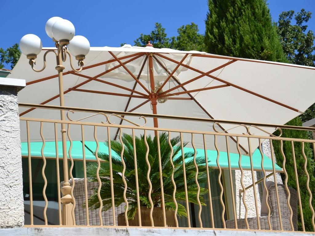 La Deviniere Hotel Donzere Bagian luar foto