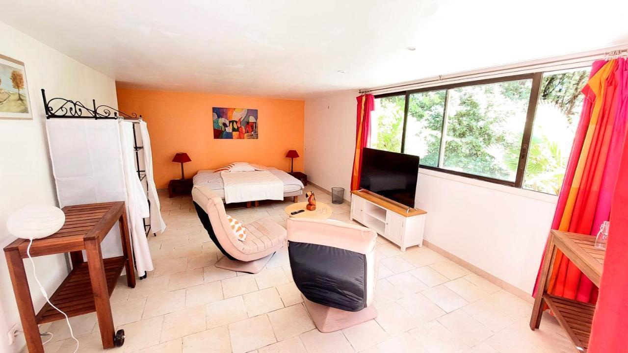 La Deviniere Hotel Donzere Ruang foto