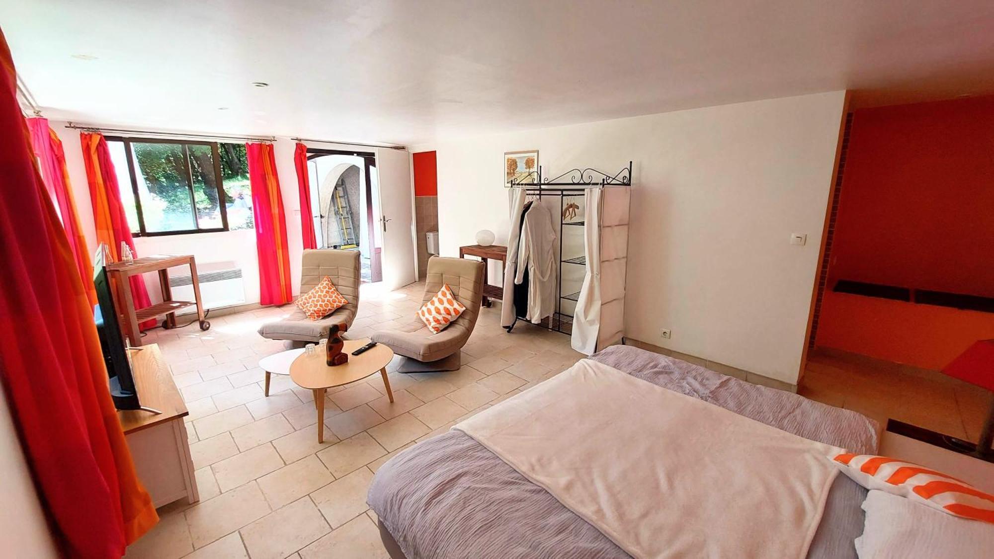 La Deviniere Hotel Donzere Ruang foto