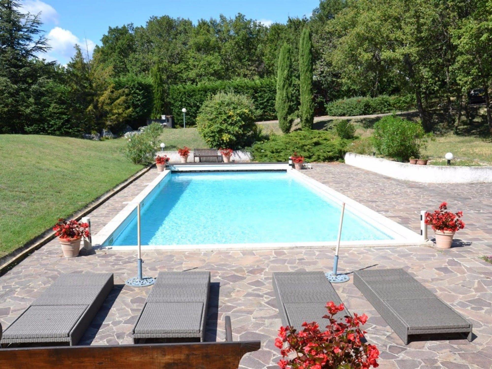 La Deviniere Hotel Donzere Bagian luar foto