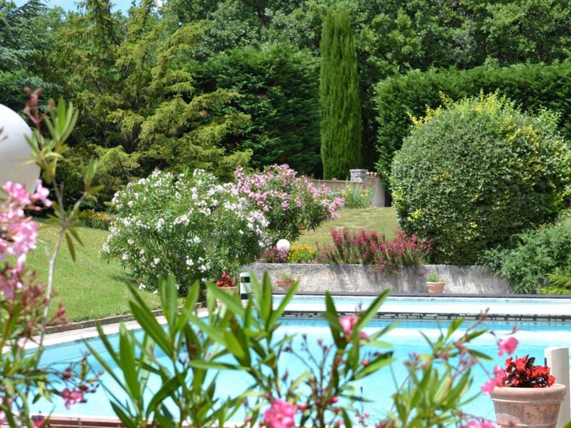 La Deviniere Hotel Donzere Bagian luar foto