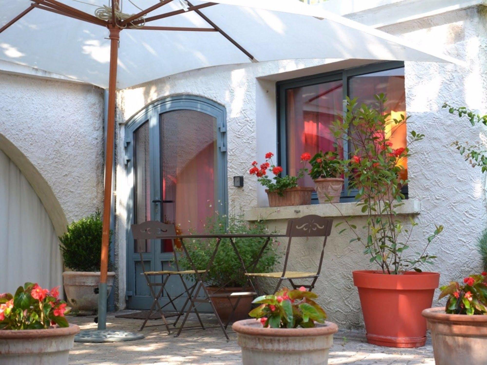 La Deviniere Hotel Donzere Bagian luar foto